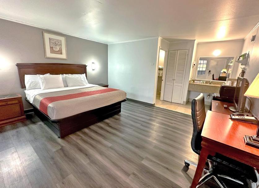 Red Carpet Inn - Stamford Buitenkant foto